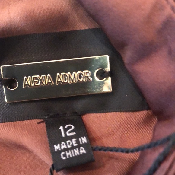 Conservative dress - Picture 5 of 6